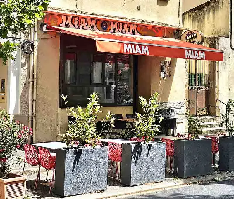 Burger Miam-Miam à Millau avec de bons produits locaux du bœuf d'Aubrac et du pain brioché du boulanger