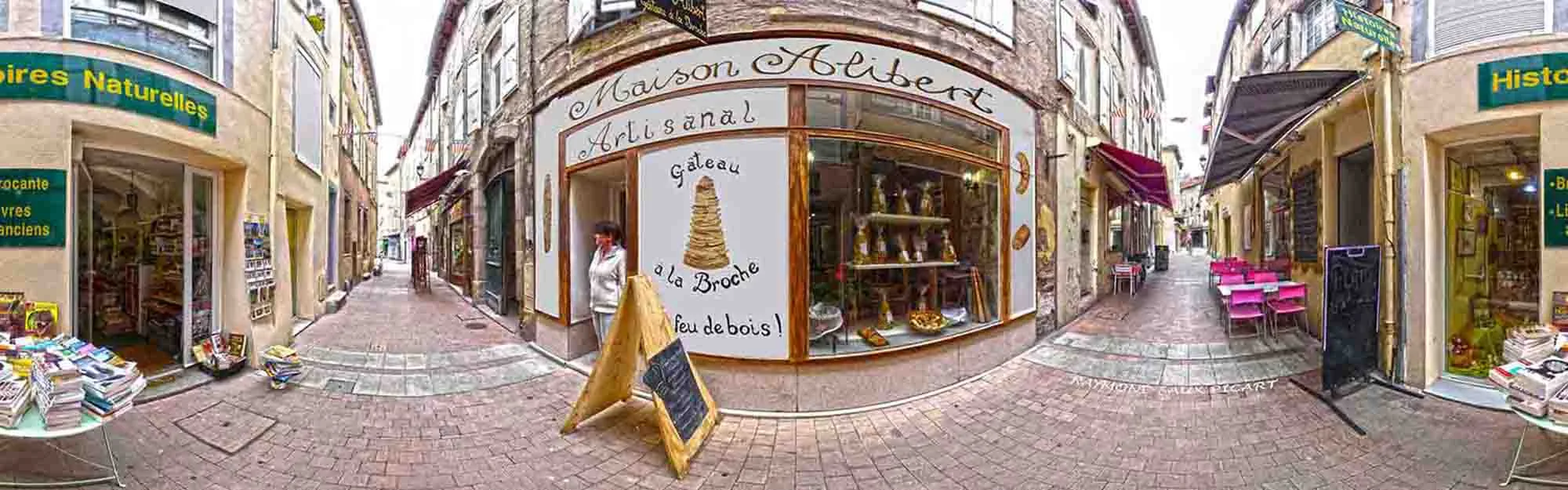 Gâteau à la broche réputé à Millau pour ses ingrédients locaux