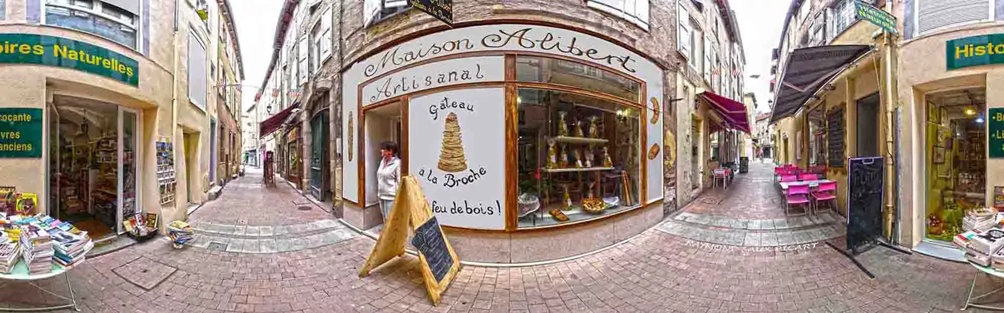 Gâteau à la broche réputé à Millau pour ses ingrédients locaux